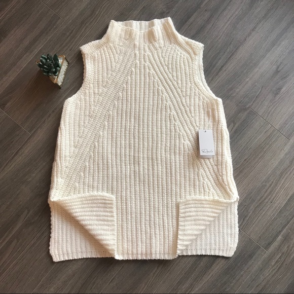 Rails Tops - 💰⬇️🔥NWT* Sweater Vest knit top side splits M $80